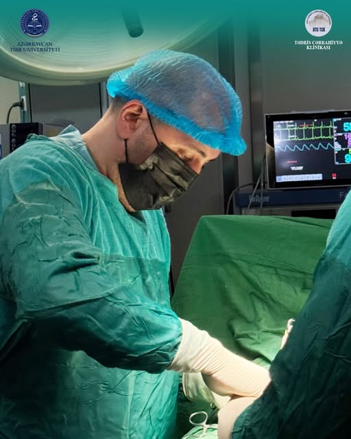 Tədris Cərrahiyyə Klinikasında sağ xayanın absesi diaqnozu ilə müraciət edən 76 yaşlı xəstə əməliyyat olunub