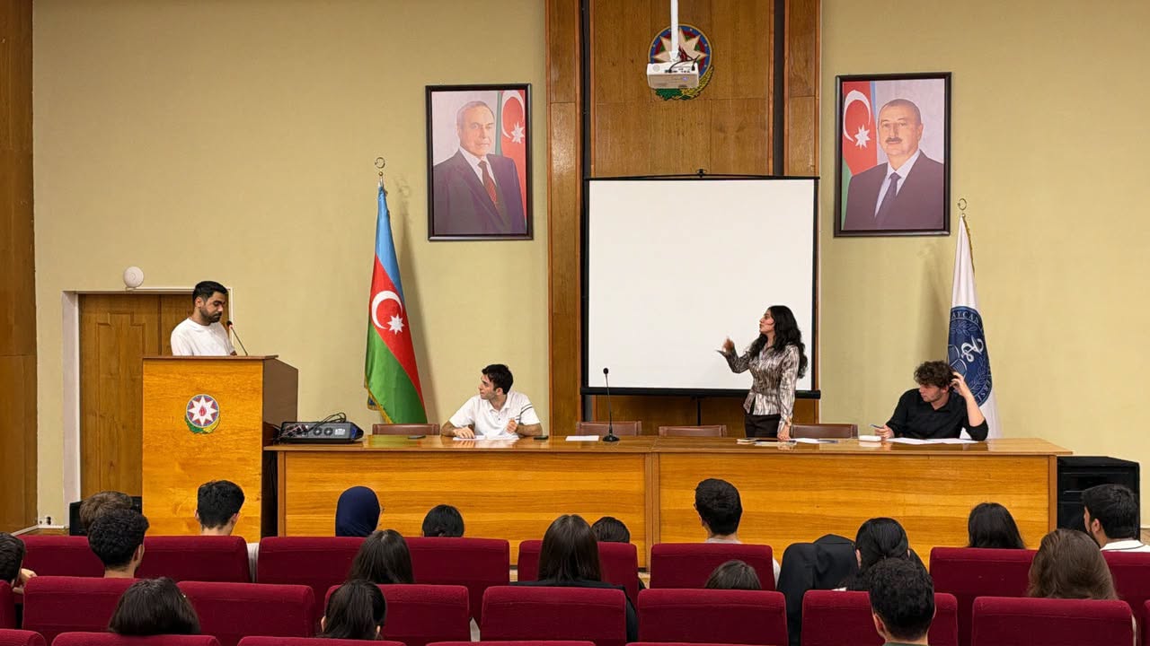  ATU Debat Klubunda yeni üzvlər üçün təlim və şou-debat keçirilib   