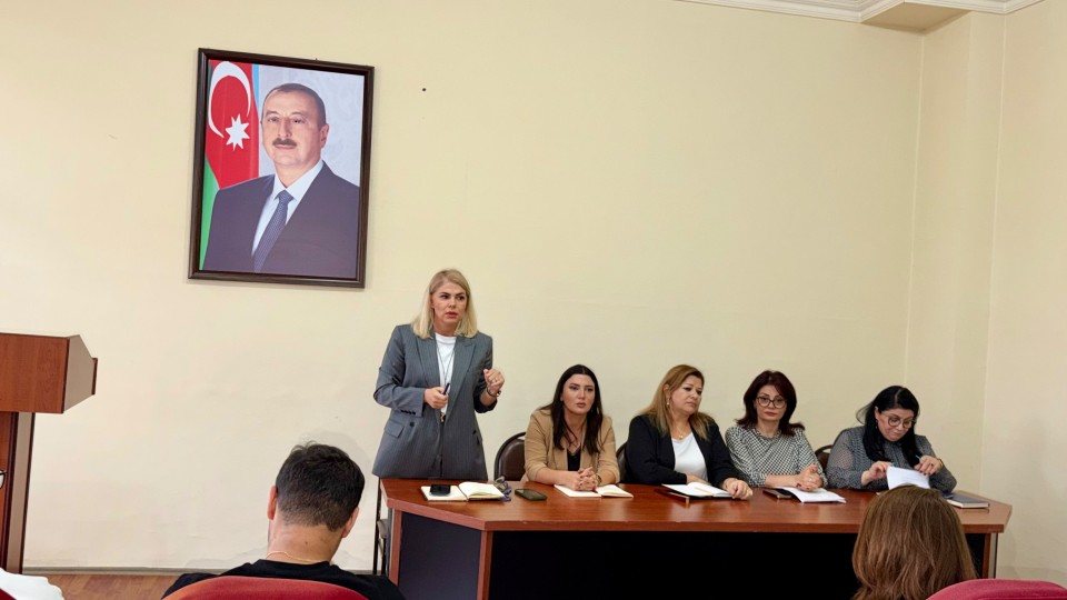 Gələcək stomatoloqlarla klinik fəaliyyət və davamiyyət müzakirə edildi