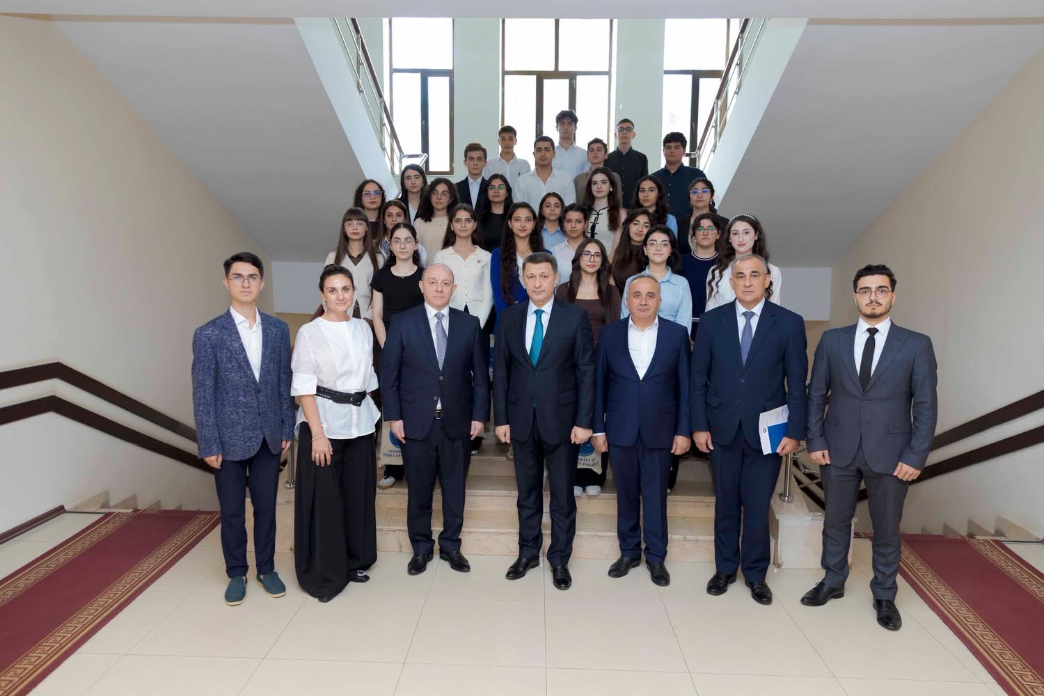 Professor Gəray Gəraybəyli Prezident təqaüdünə layiq görülən tələbələrlə görüşüb  