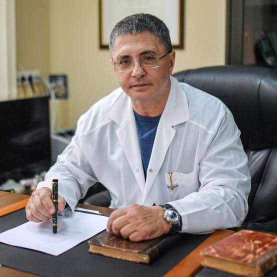 Tanınmış həkim Rusiyada əhalinin əksəriyyətinin tibbi savadlılığının aşağı olduğunu bildirib